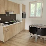 Two Apartmans Whit Big Pool 公寓 *