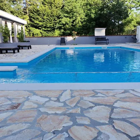 Two Apartmans Whit Big Pool Appartamento Potpićan